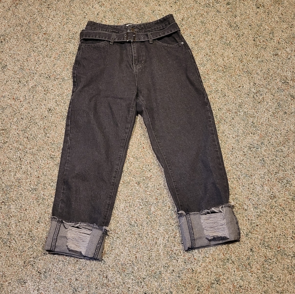 Le Lis Collection distressed cropped jeans